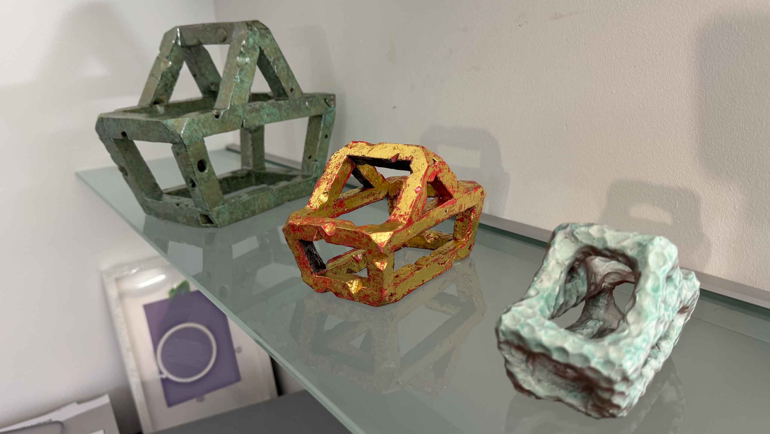 Three versions in differnt sizes of the shopping basket htem